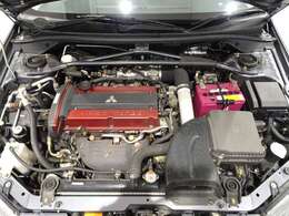 弊社では、室内展示の中古車のため天候に左右されずごゆっくりご覧になって頂けます