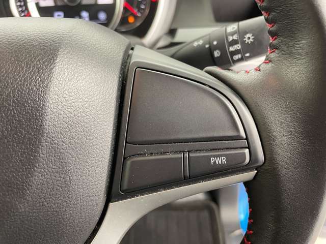 【ステアリング】軽い力で扱いやすいハンドルです。目立つ傷やスレなどなく綺麗な状態です！除菌プランいれていただくとさらに快適に！清潔なお車はお子様にも安心ですね！