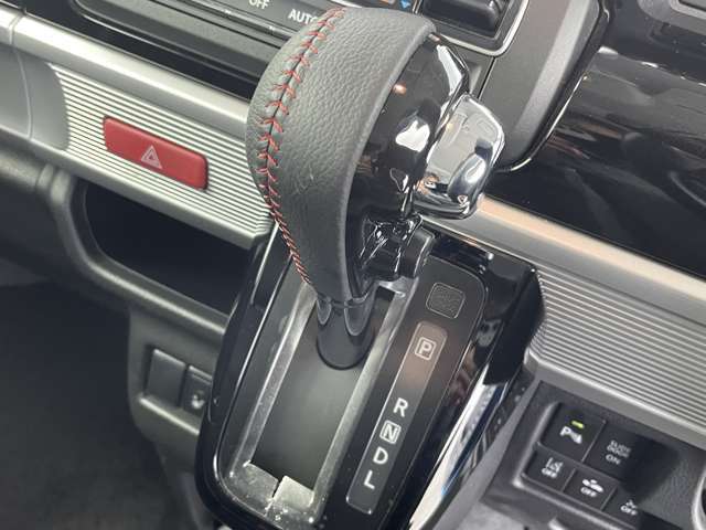 【シフトレバー】シフトも操作しやすく快適なドライブを楽しんでいただけます！
