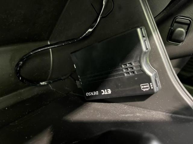 WECARSの展示場では実際に見て、触ってお車をお選びいただけます！知識の豊富な営業スタッフが様々なカーライフをご提案いたします！
