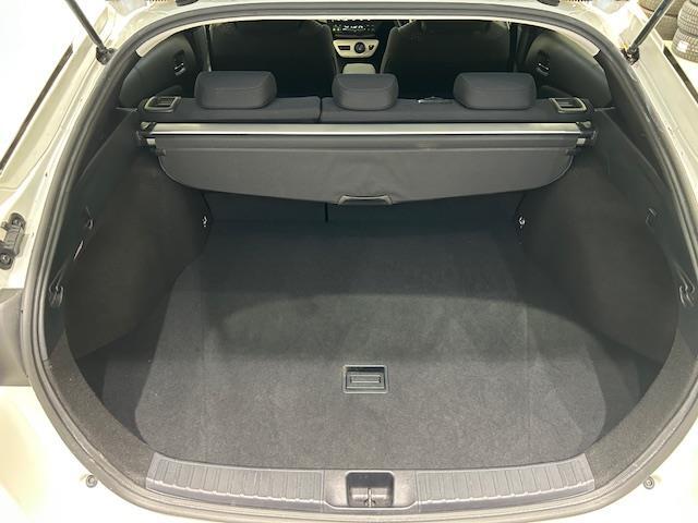 ラゲッジスペースとは、車内の荷物を積むためのスペースのことを指す。後部座席を押し倒すことができる車種の場合、座席を倒してラゲッジスペースを拡大することができる為、荷物の積載量を増やすことが可能である。