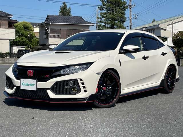 【拠点工場の設備】拠点のガリバー関東商品化センターは、車検・整備はもちろん板金・クリーニング設備までを網羅。大型設備でスポーツカー選びをサポート致します。