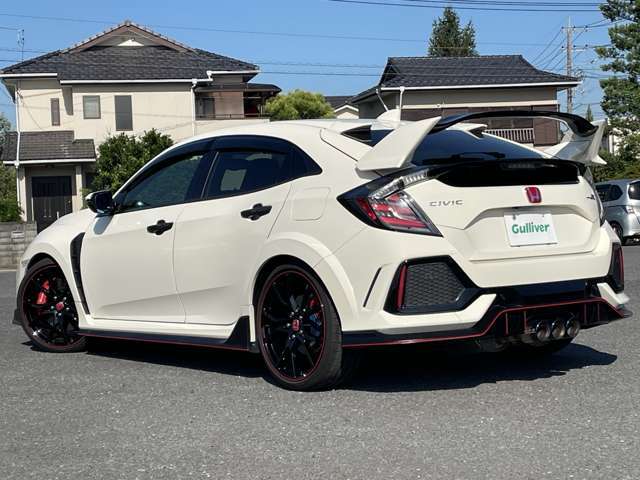 【GTパーツ】マフラー・車高調・AW・エアロなどなど・・・　GTスポーツカーならではの各種パーツ取付もスタッフにご相談ください。
