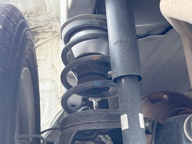 お車を安心してお乗りいただく為には、足回りの定期点検が欠かせません。サービスサポート（有償保証）では無料点検もご提供しており、安心のカーライフをお過ごしいただけるサポート体制が整っています。