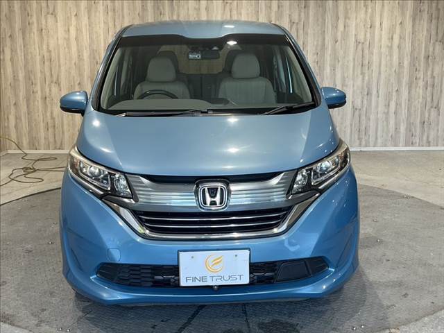 当社自慢のお車です。装備・機関系チェック済み♪横にこの車のセールスポイントを、写真と説明でアピールしてあります♪まずはご覧になってください。