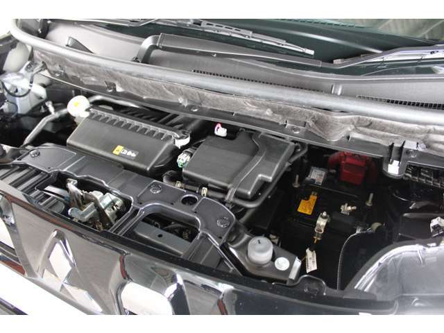 専門スタッフにより、隅々までクリーニングを実施しています。尚、三菱エンジニアにより点検整備を行ってからお渡ししています