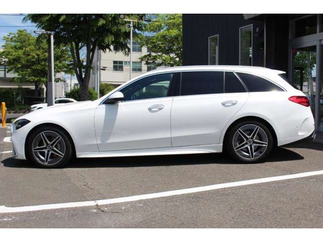 お車が入庫後、専用業者で内外装のクリーニングをしたうえで展示販売しています。　　　　　　　AMGライン　エクステリア