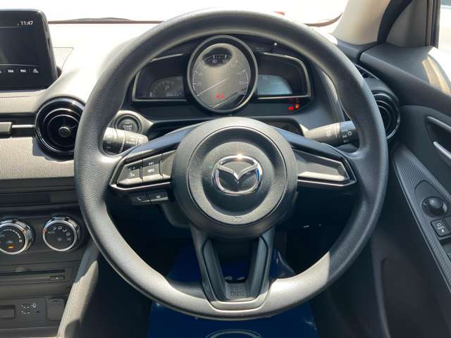 すっきりとしたハンドル周りのデザインで、運転席の操作性も良く、リラックスして運転をしていただけます。