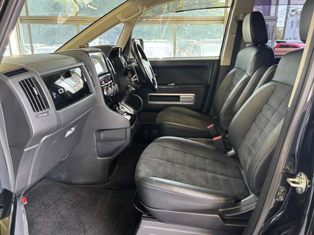 シートも特別仕様車限定のシートになっており、撥水機能付きの人口皮革です！おしゃれで機能性もばっちりです！