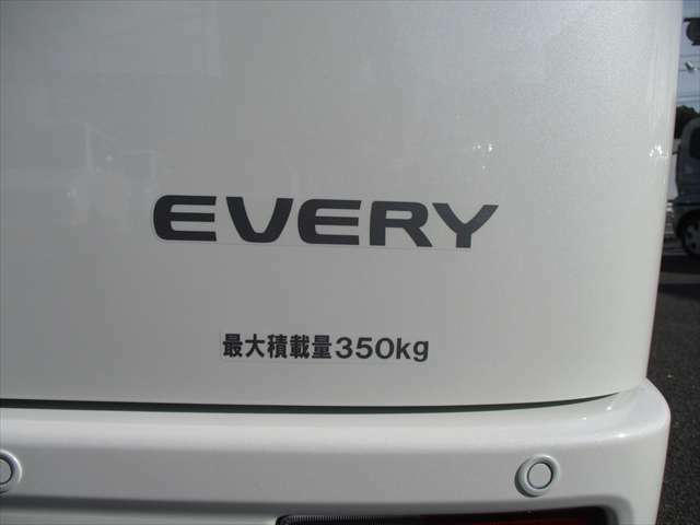 【全車メーカー保証付販売】最長5年もしくは10万キロのメーカー保証付での販売です！乗り出し後は当店にてアフター保証対応OK！遠方の方は、最寄りのディーラー店で対応可！当店は全車「安心ロング保証付」販売です