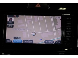 純正ナビを装備。初めての場所へのお出かけもナビがあると安心です。ハンズフリー通話に使えるBluetoothにも対応しています♪