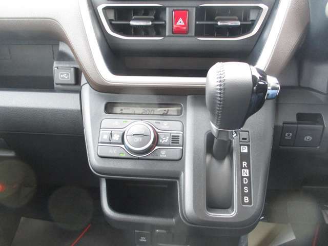 インパネAT　エアコンスイッチ