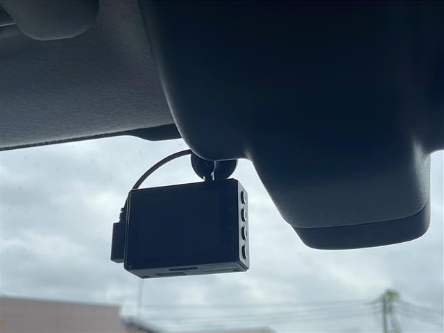 【ドライブレコーダー】映像・音声などの運転中の記録を残します。事故などを起こした起こされた時の証拠になりえますので、もしも時でも安心ですね。