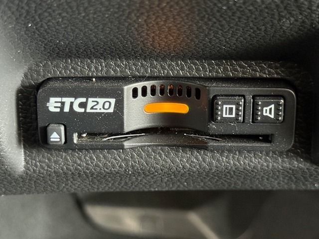 【ETC】便利なETC車載器も装備！高速道路の料金所もスムーズに通過できます。今や必須の装備ですね！お客様用にセットアップをしてのお渡しとなります！