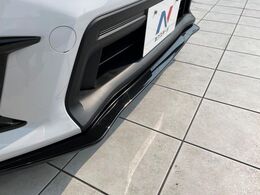 【STIエアロ】人気のSTIエアロを装備！クルマの外観がよりスタイリッシュになり、街中で存在感あふれる1台に♪将来買い替える時にもリセールに影響しやすく、価値ある人気の装備です！