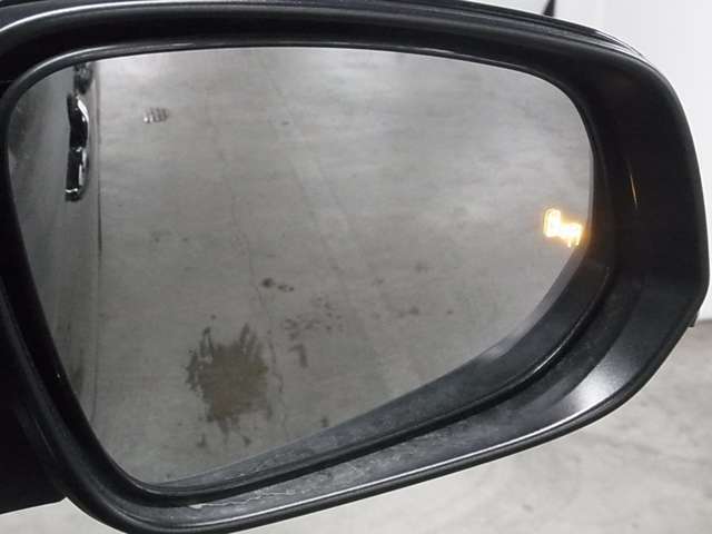 自社陸運局指定工場完備！国家資格車検検査員資格を持った整備士による整備。走行に関係のない所も不具合箇所があれば修理してお渡しいたします。