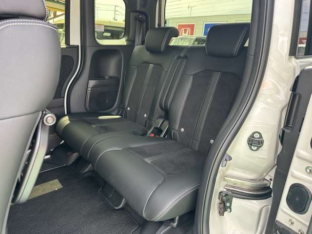 ★5年間新車保障★初度登録から5年間の新車保証が含まれています。長期間、安心してお乗り頂けます！保障費用は支払総額に含まれています！遠方のお客様は保証継承後、お近くのディーラーにて保証が受けられます！