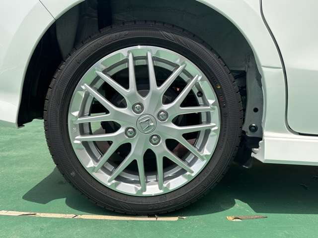 ★納車前に、専属のクリーニングスタッフが、ピッカピカにクリーニングして納車いたします！もちろん、ピッカピカの状態でお渡しするクリーニング費用も支払総額に含まれています！