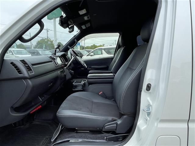車内を綺麗に保つのには必須のアイテムです。当店ではフカフカな新品マットも絶賛取り扱い中！ぜひご相談くださいませ。