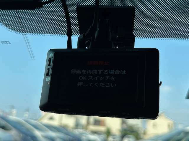 【ドライブレコーダー】運転中の記録を残します。事故などを起こしてしまった際、起こされた時の証拠を残します。その他、カー用品も取り揃えておりますのでご相談下さい。