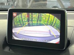 【バックカメラ】駐車時に後方がリアルタイム映像で確認できます。大型商業施設や立体駐車場での駐車時や、夜間のバック時に大活躍！運転スキルに関わらず、今や必須となった装備のひとつです！