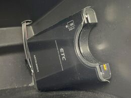 【ETC】高速道路の料金所をストレスなく通過！話題のスポットやサービスエリアに多い「スマートIC」利用時は必須のアイテムです。当店でセットアップを実施、ご納車当日からすぐにご利用いただけます！