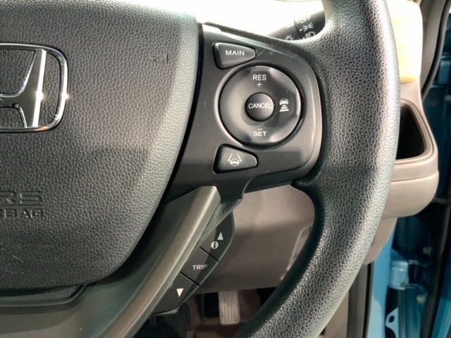 クルーズコントロールを装備しています。高速道路などで一定の速度で走ってくれるので運転が楽ですよ！速度を設定できますので、スピードの出しすぎにも注意できます。