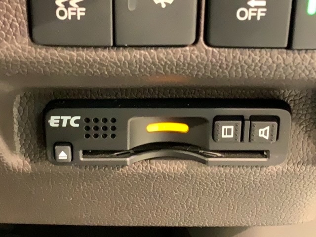 いまや快適なカーライフに欠かせないETCが付いています。