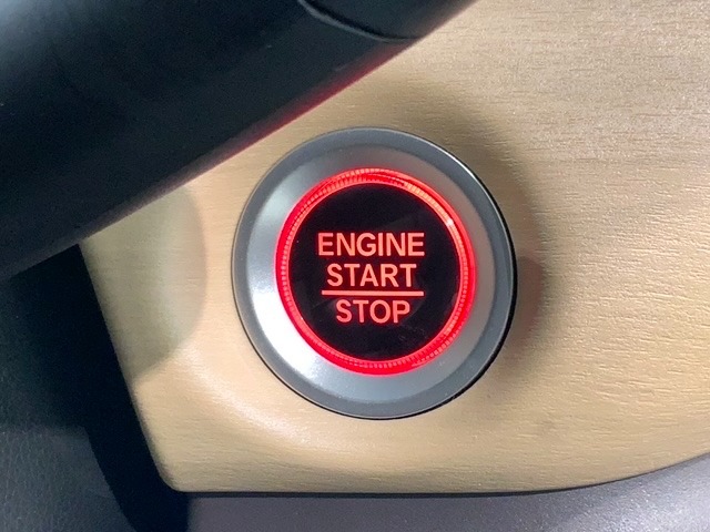 ワンプッシュでエンジンのスタート、ストップが出来て便利です。