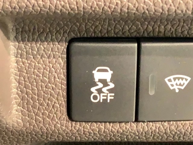 横滑り防止装置がついています。いざという時に安心ですね。