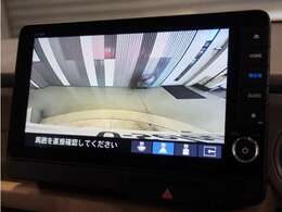 【バックカメラ】後退時も安心。リバース連動で画面が切り替わるのでとっても便利。