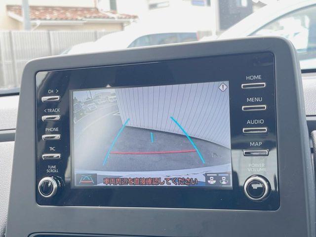 【バックカメラ】駐車時に後方がリアルタイム映像で確認できます。大型商業施設や立体駐車場での駐車時や、夜間のバック時に大活躍！運転スキルに関わらず、今や必須となった装備のひとつです！