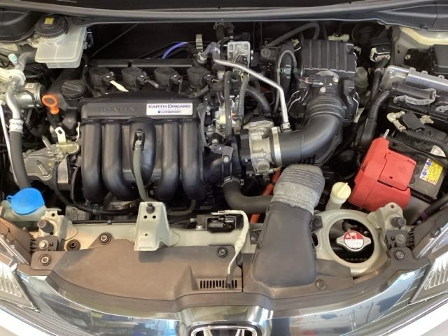 ホンダスタッフがしっかり整備して保証付きにてお渡し致します。エンジンルーム＆室内ルームともにクリーニング済みで清潔です。快適なドライブをお楽しみください。