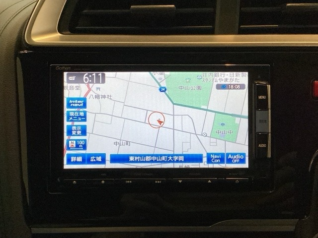 ナビゲーションはフルセグTV対応のGathers純正メモリーナビを搭載しています。Bluetoothオーディオ機能がありますので、スマートフォンなどの音楽も再生できます。