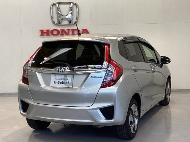 【Honda認定中古車 U-Select】　は3つの安心をお約束します。　1　Hondaのプロが整備した安心。 2　第三者機関がチェックした安心。　3　購入後もHondaが保証する安心。