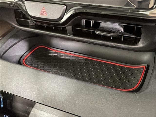 【フロアマット】車内を綺麗に保つのには必須のアイテムです。当店ではフカフカな新品マットも絶賛取り扱い中！ぜひご相談くださいませ。