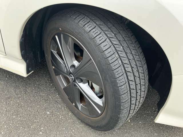 タイヤの状態は良好です！安全に走行する為には空気圧の確認をはじめ溝の深さ、ひび割れ等の点検が必要です！