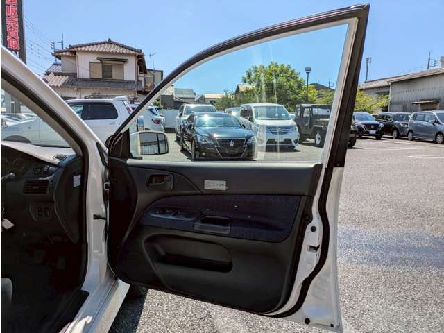 選りすぐりの車両を随時仕入れさせて頂いております。お買取り、ご購入の際はぜひ一度ご来店下さい。