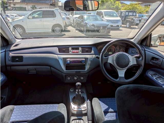 お車の下取り・買取にも力を入れております。大事にされてきたお客様の愛車を丁寧に査定させて頂きます。