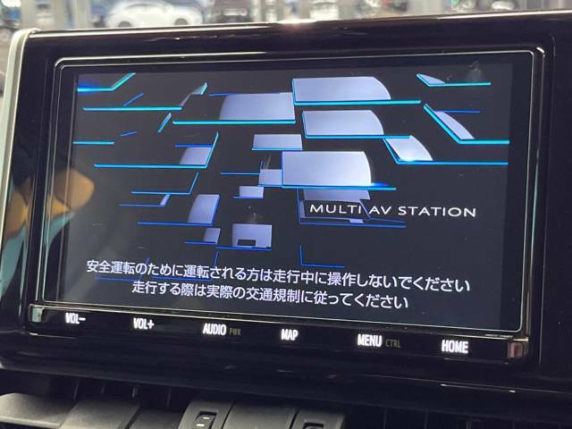 【メーカー純正ナビ】インテリアに溶け込むスタイリッシュな「専用設計」メーカーナビを装備♪視認性や操作性など基本性能にも優れ、より上質なカーライフをお楽しみいただけます。