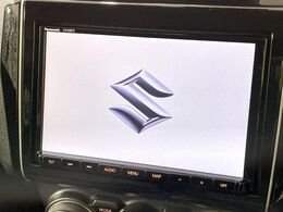 【大画面ナビ】人気の大型8インチナビを装備。存在感のある大画面はインパクト大！ナビ利用時のマップ表示は見やすく、テレビやDVDは臨場感がアップ！いつものドライブがグッと楽しくなります♪