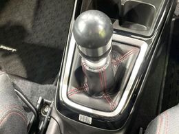 【フロア6速MT】走りの6速MT！！スポーティーな走行をお楽しみいただけます♪