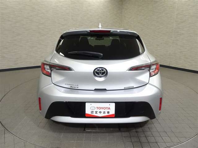 バックカメラが付いているので後方確認が非常にしやすいです。今や運転初心者も熟練者も必須装備！ついていて損はないですね♪