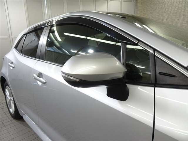 広々とした車内空間に優れた燃費性能。更にデザインも上質で人気のお車です！