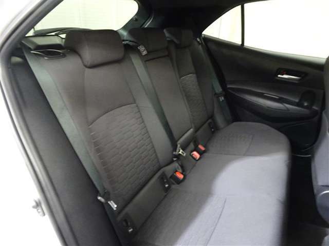 ゆとりある広々とした車内空間は、ドライブを始め買い物やレジャーなど、幅広く活躍します。一人でもみんなとでもお出かけを楽しみましょう！