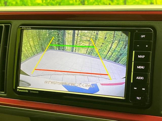 【バックカメラ】駐車時に後方がリアルタイム映像で確認できます。大型商業施設や立体駐車場での駐車時や、夜間のバック時に大活躍！運転スキルに関わらず、今や必須となった装備のひとつです！