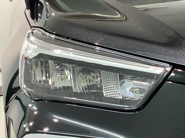LEDヘッドライトは、点灯の瞬間から最大光量を発揮し、突然暗くなるトンネルなどでの安定感を高めます。