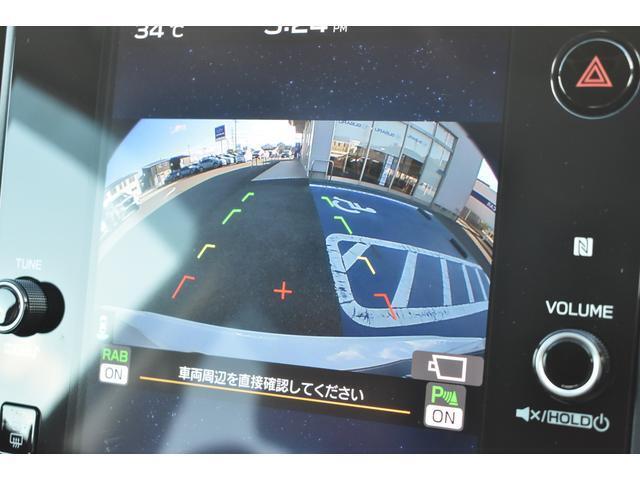 リヤカメラ付きなので、シフトレバーをリバースにすると連動してカメラ映像に切り替わります。