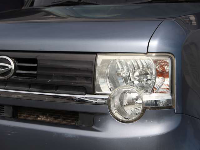 黄ばんでいてはカッコ悪いので全車ヘッドライトは磨いてあります！これだけで年式が新しく感じます！！