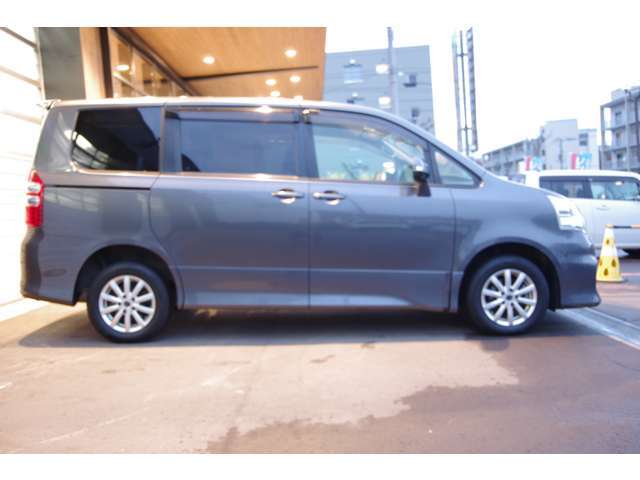 ◆わかりやすく丁寧な対応◆　　　おクルマのご購入が初めての方や、おクルマに詳しくない方でもわかりやすく丁寧な説明を心掛け、お客様に納得していただくことを心掛けております。